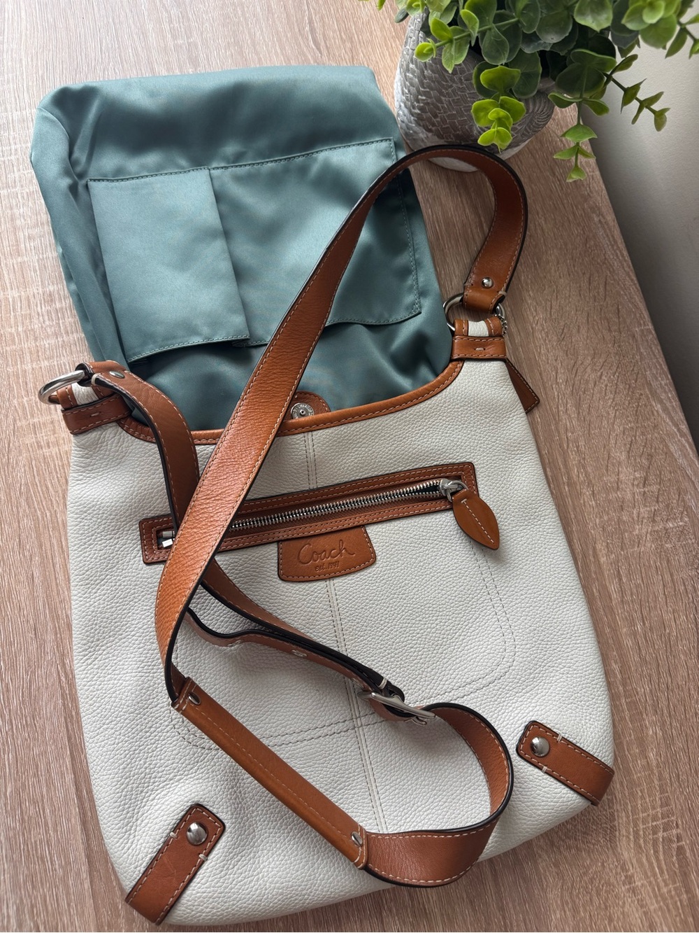 Coach White Pebbled Leather Crossbody with Tan Trim - Picture 5 of 9